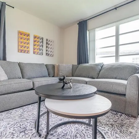 Modern Chic Getaway - Sleeps 11 - Palmwavestays